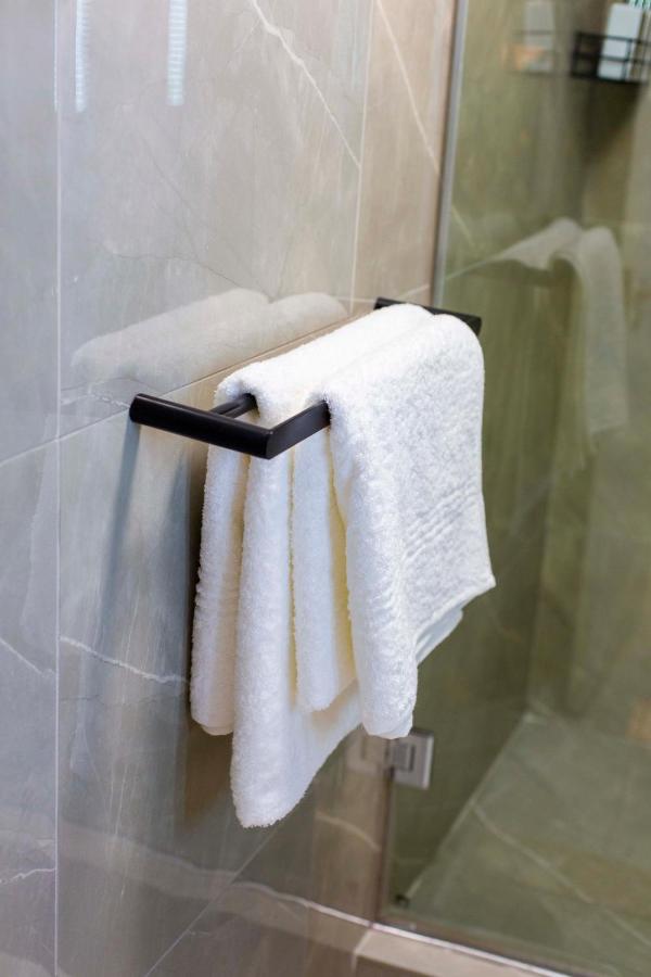 Nyathi Inn Morden urban style living - B&B Cape Town