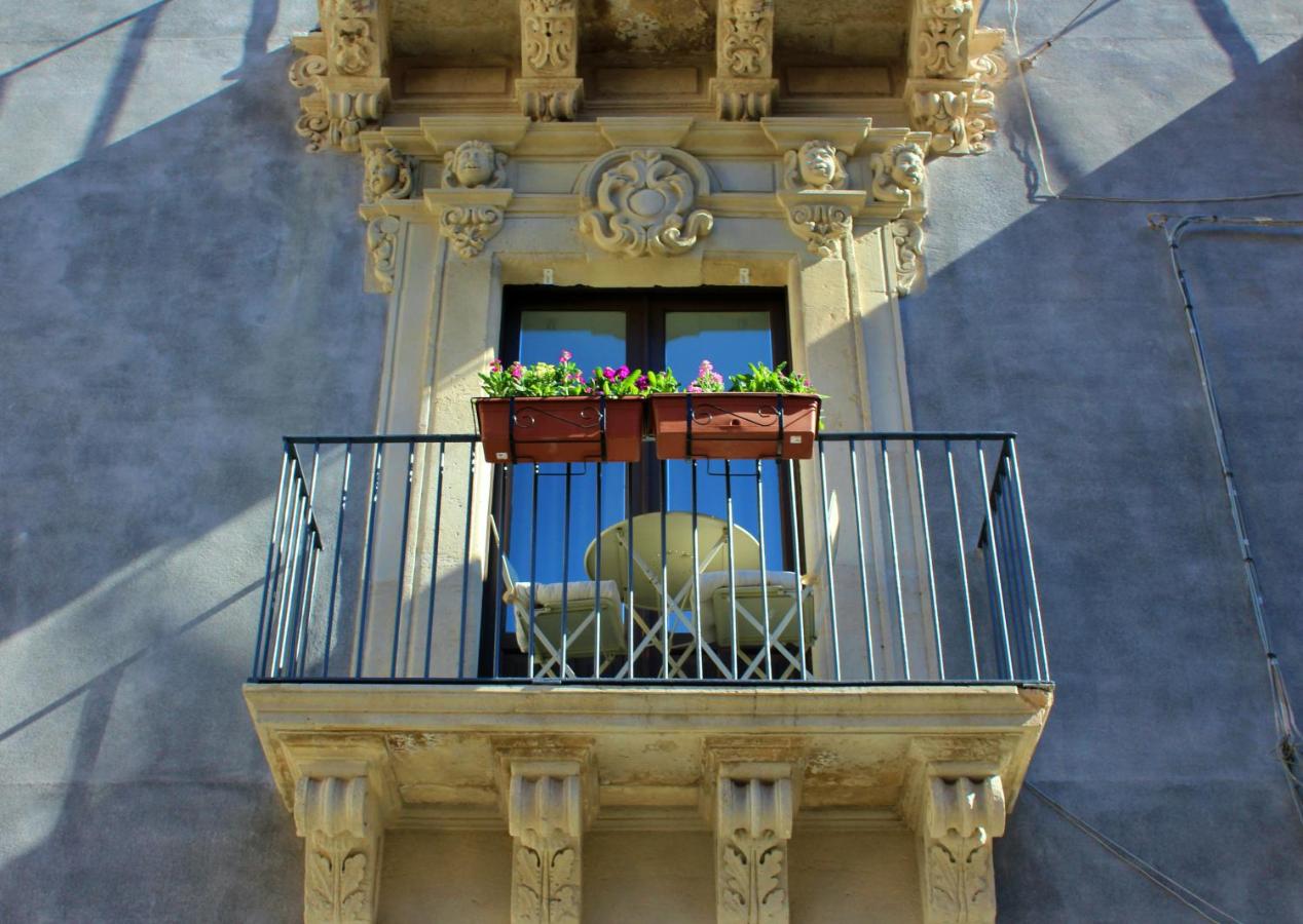Il Barocco, 3 bedrooms deluxe apartment 230mq2 - B&B Catania