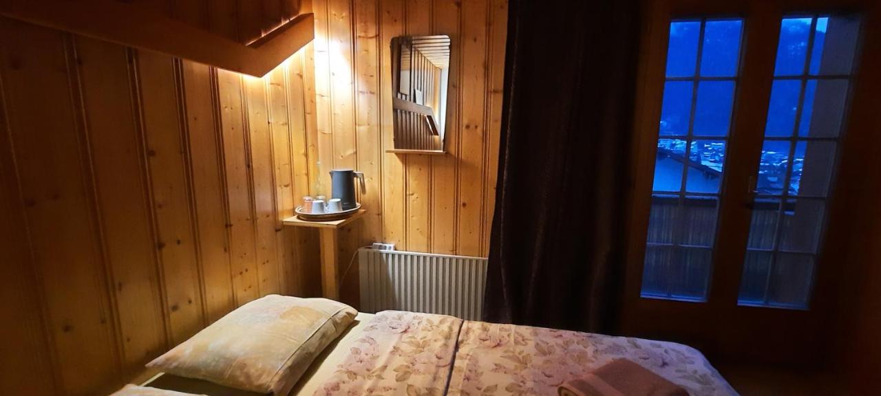 Familienzimmer mit Bergblick
