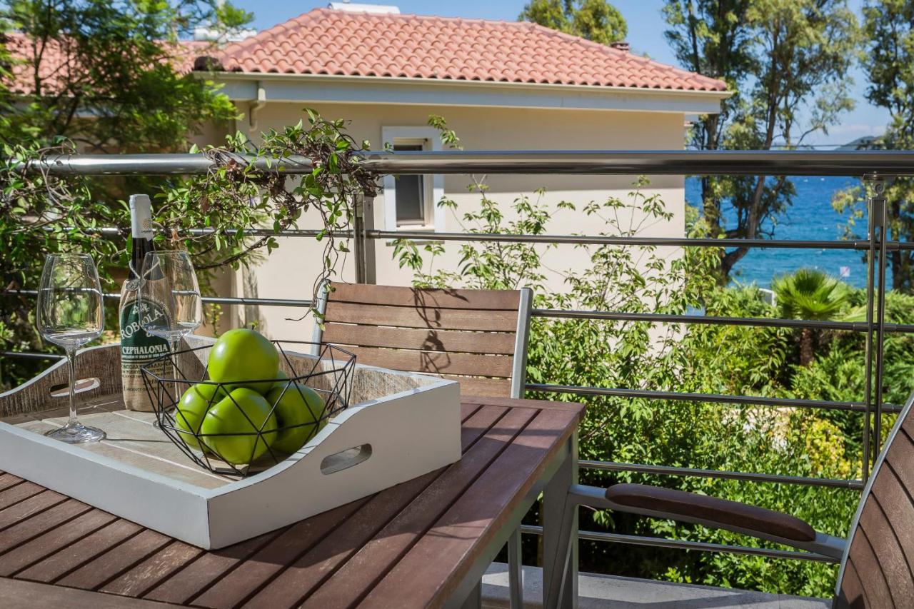 Meliti Waterfront Suites - B&B Karavomylos