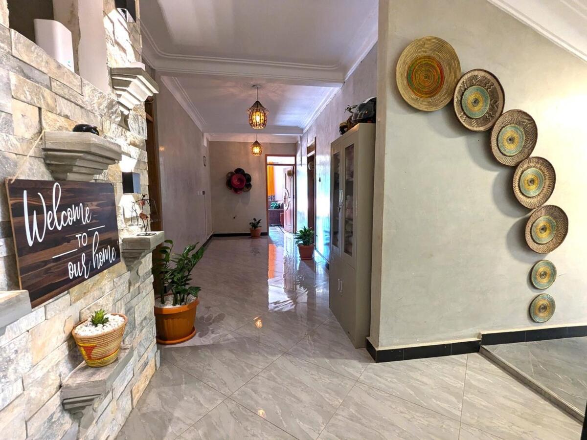 Kirungi Vacation Homes - Spacious apartment with Mountain view - B&B Fort Portal