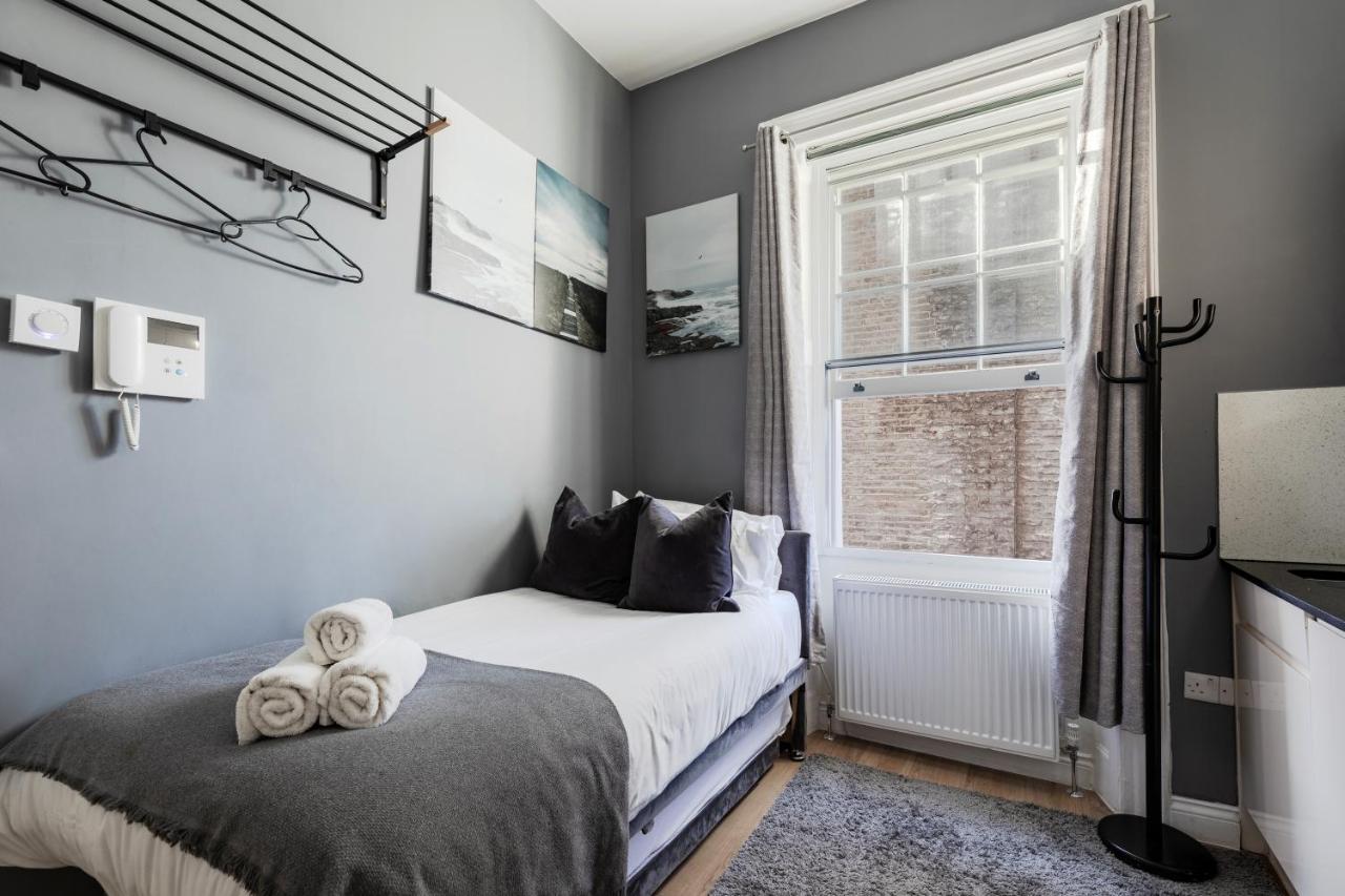 Deluxe One-Bedroom Apartment with City View