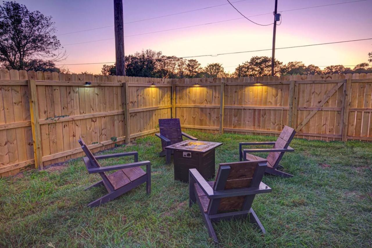 Cedar Lodge at Little Ranches 5 min to Square - Chambres d'hôtes Wimberley