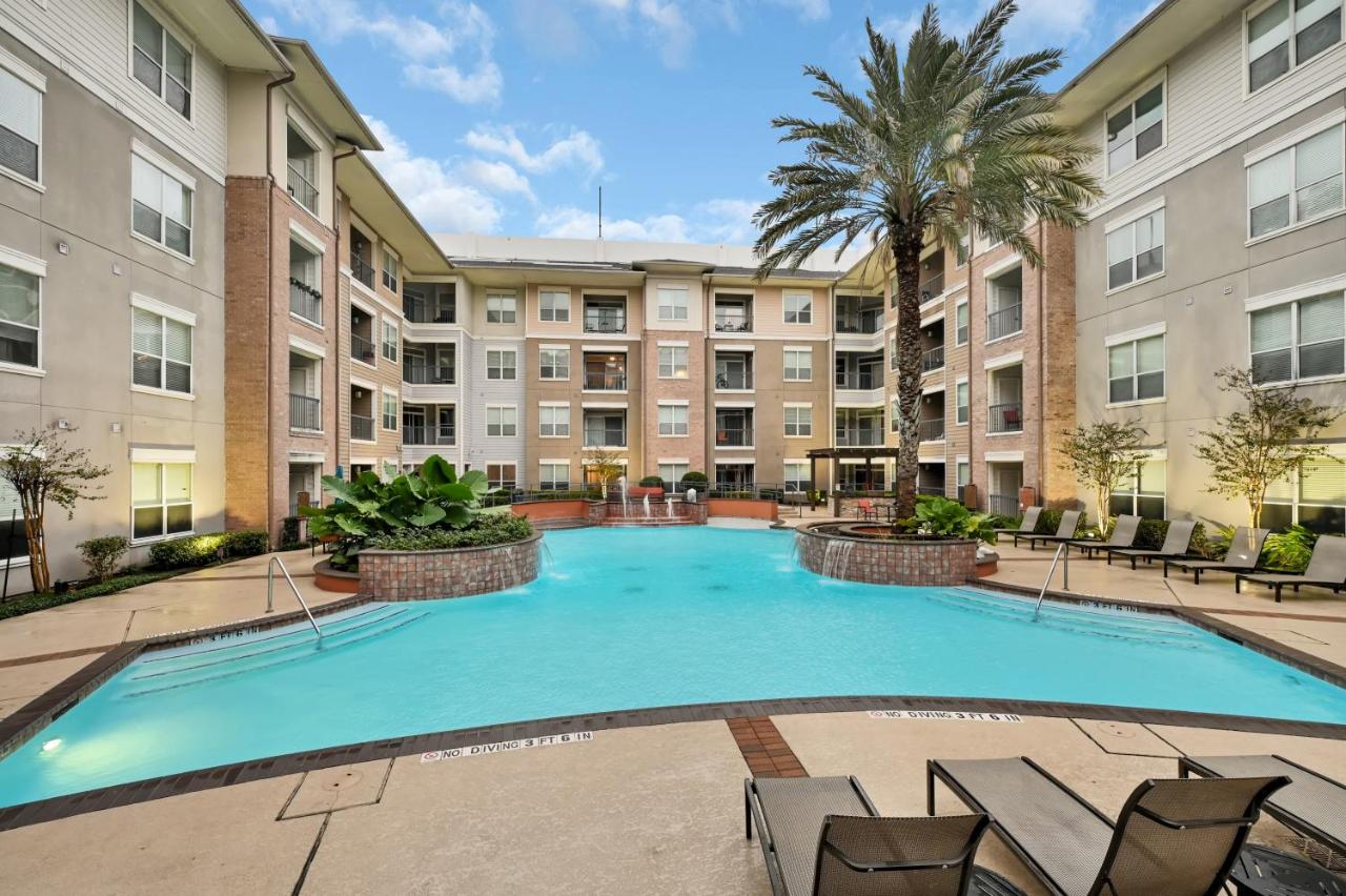 Central Houston Stay - Walk to NRG Stadium, Relax by the Pool, and More! - Chambres d’hôtes Houston