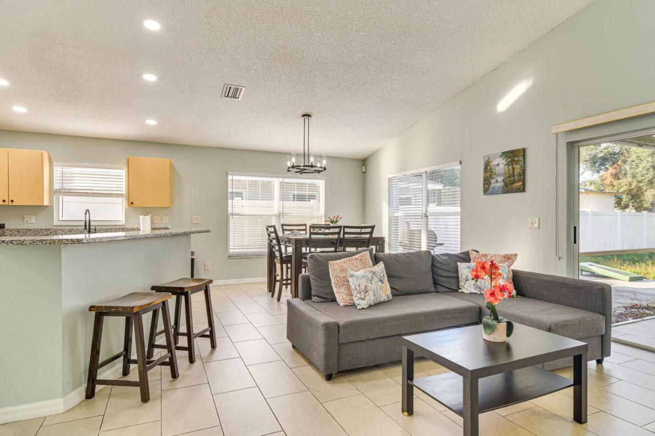 3 Mi to Clearwater Beach Home with Patio and Grill! - B&B