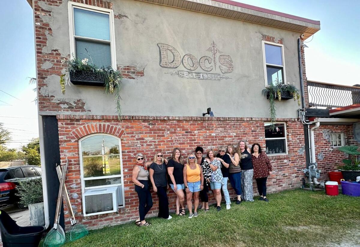 Doc's - 10,000 sq ft of Louisiana Luxury - B&B Lake Charles
