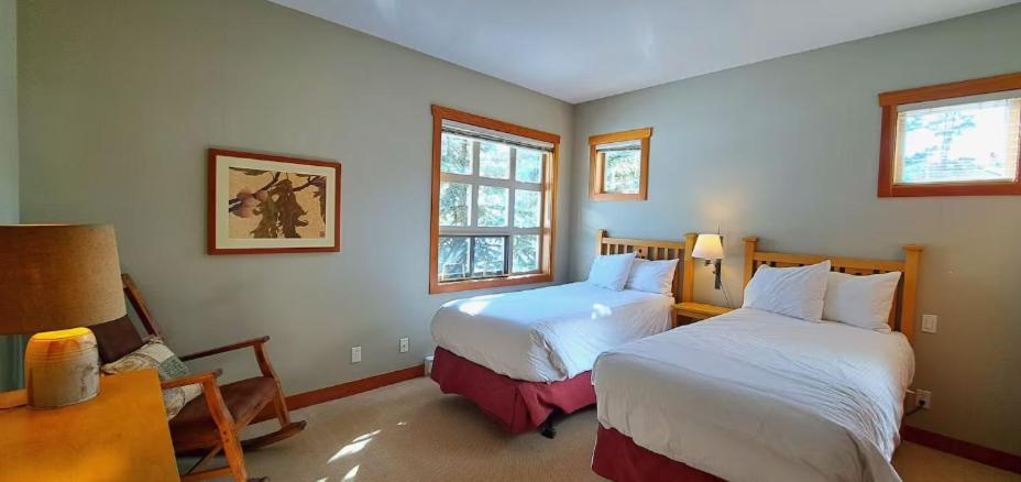 Three-Bedroom Apartment with Balcony