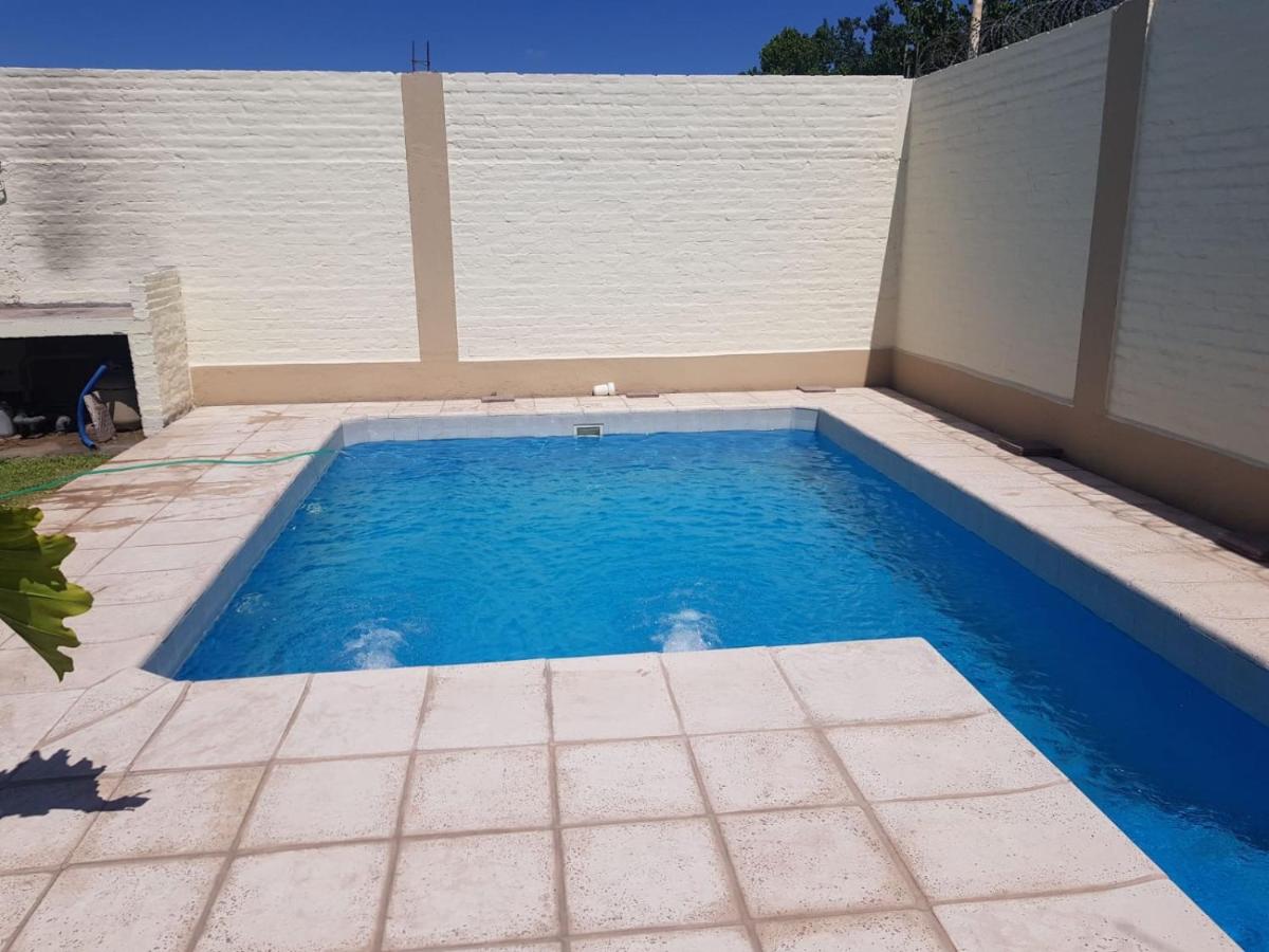 Casa amplia con Pileta - B&B Rodeo de la Cruz