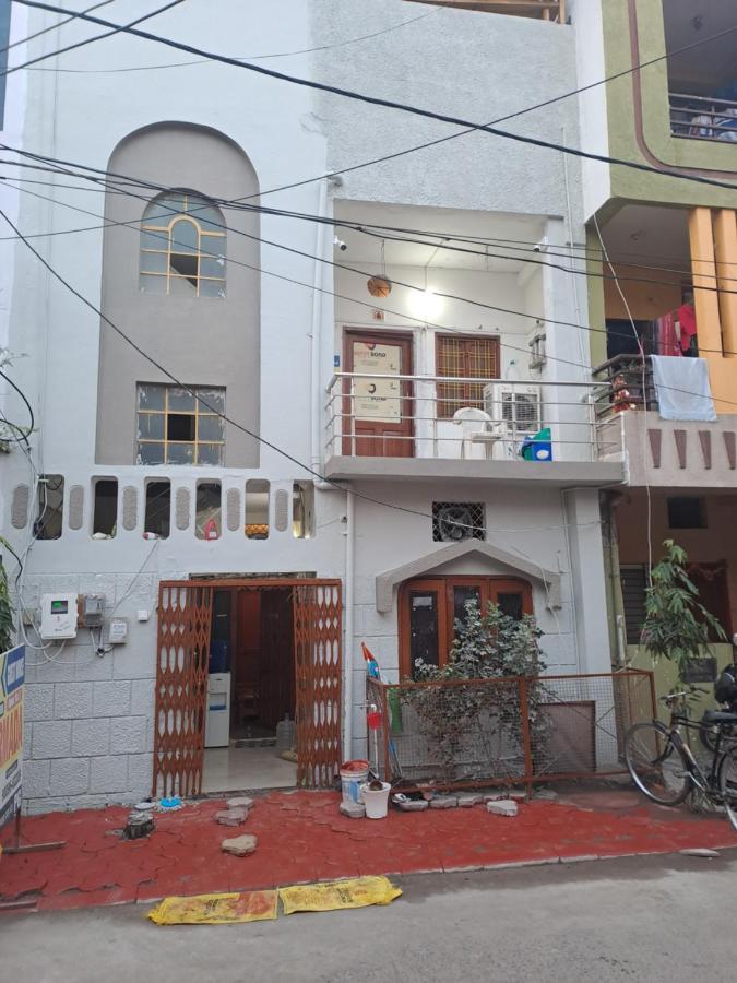 Narmada Guest House - B&B Indore