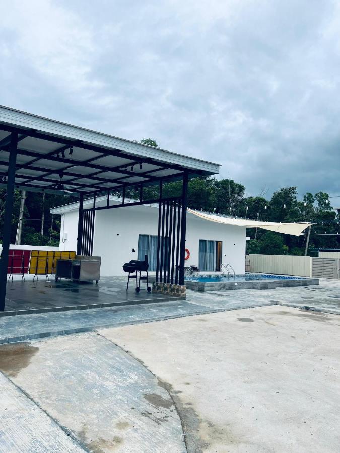 The Rina Homestay-Whole Villa with Private Pool,BBQ & Karaoke-1Min Beach- - Ferienwohnung Port Dickson