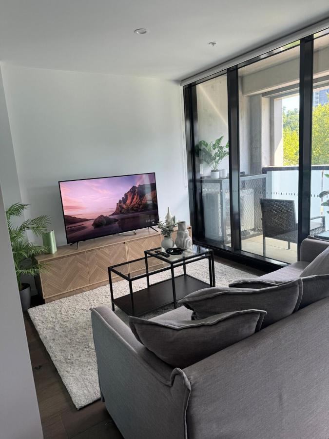 City Retreat with Pool - Ferienwohnung