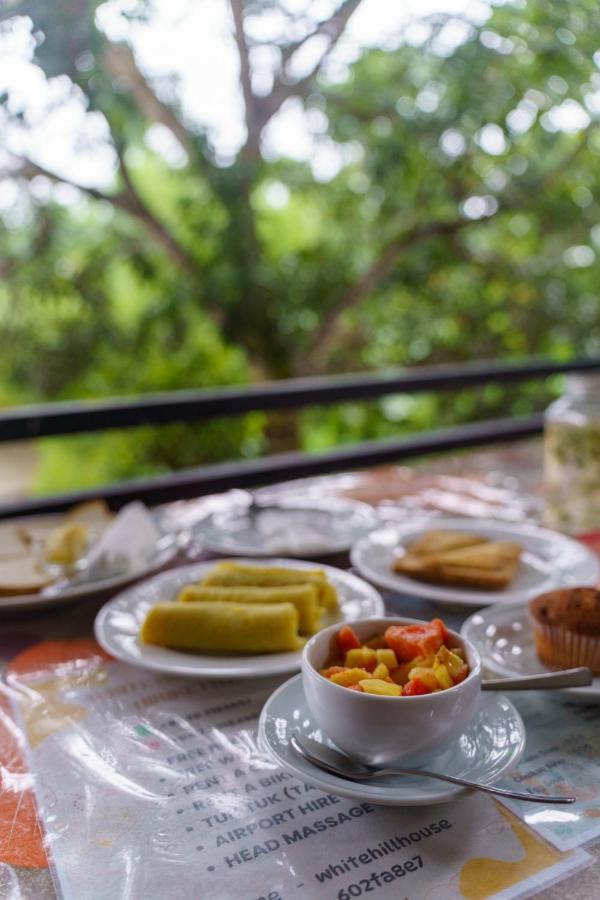 White Hill House Hiriketiya - B&B