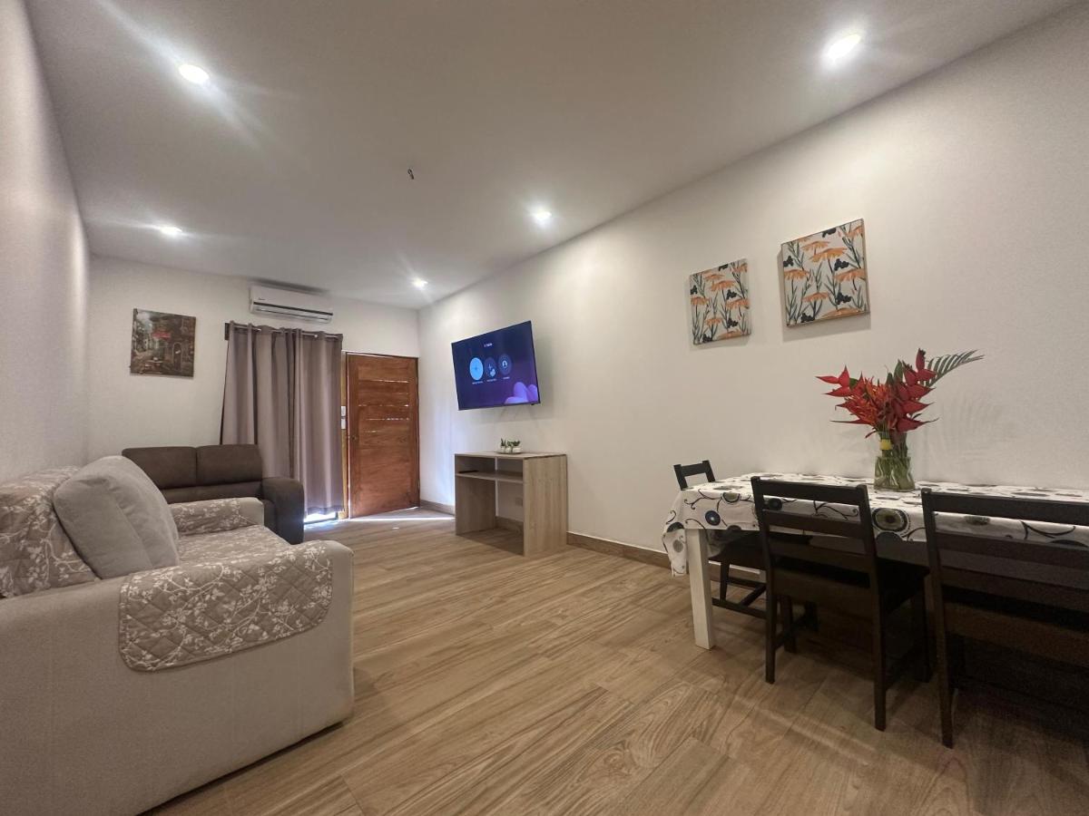 Private Fully Furnished Home at Wide Mouth Frog Hostel Quepos - B&B