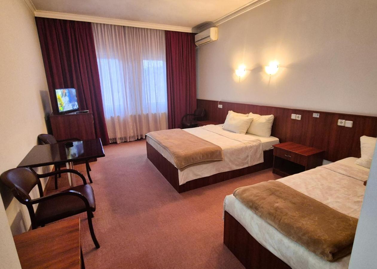 Doppel- oder Zweibettzimmer