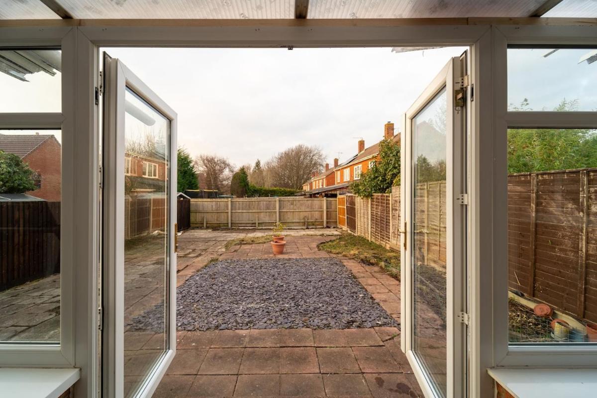 Stylish 4 Bed Henbury Home with Free Parking - B&B
