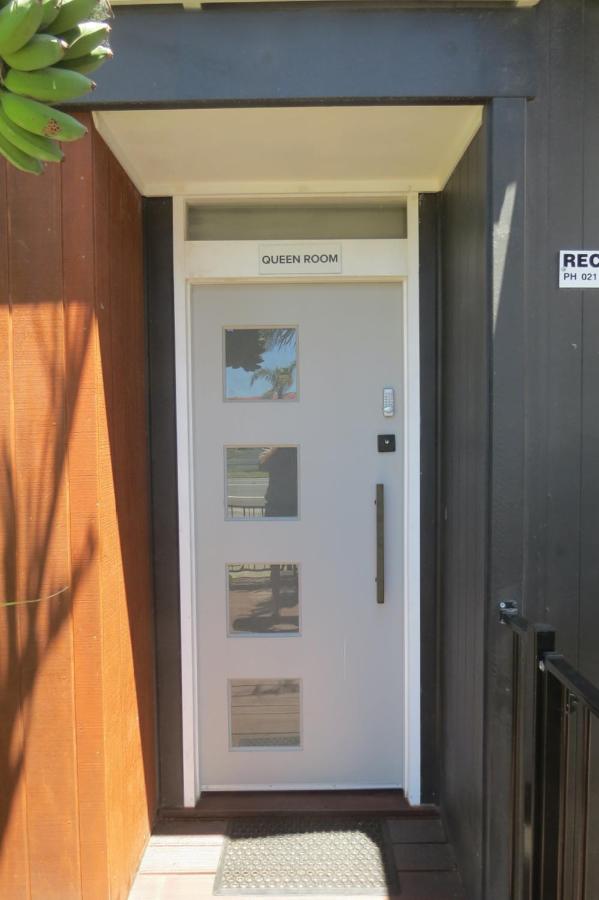 Two Palms - B&B Gisborne