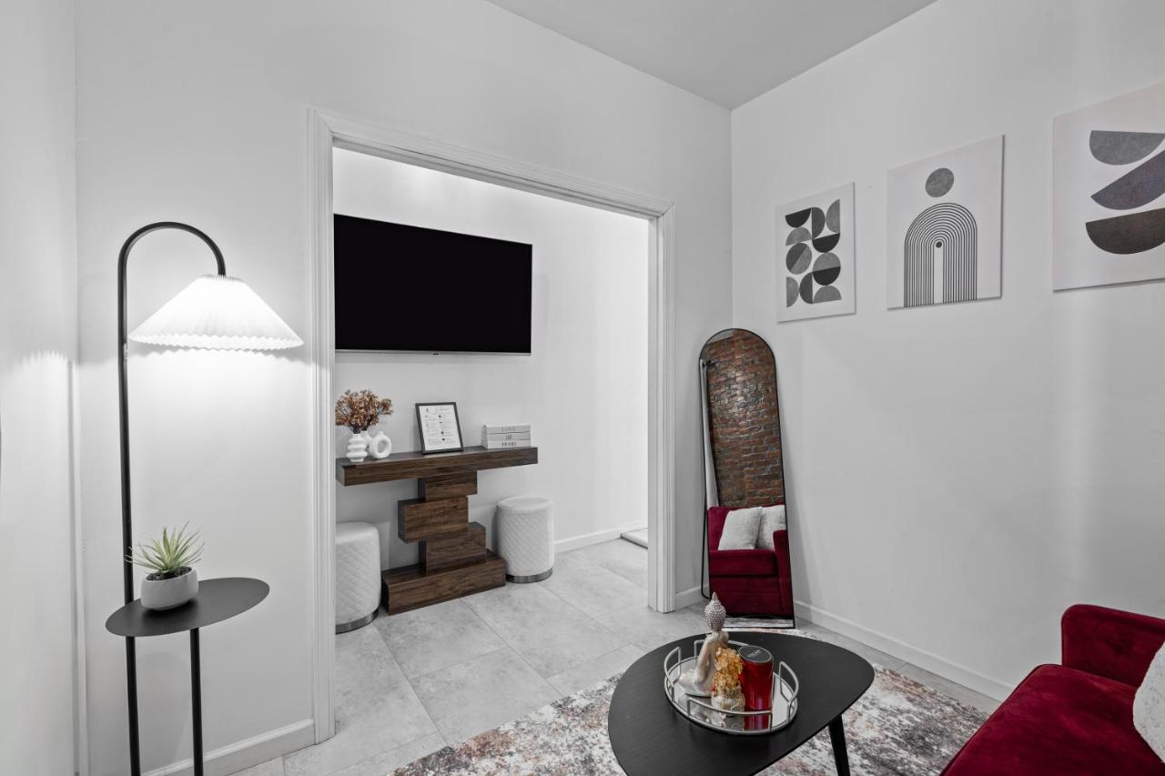 Stylish Apt in West New York 20 Min to Times Square - Bed and Breakfast