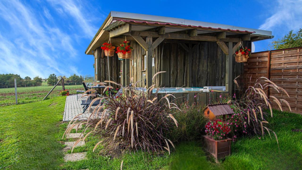 Romantic Jacuzzi Hideaway near Hévíz - B&B