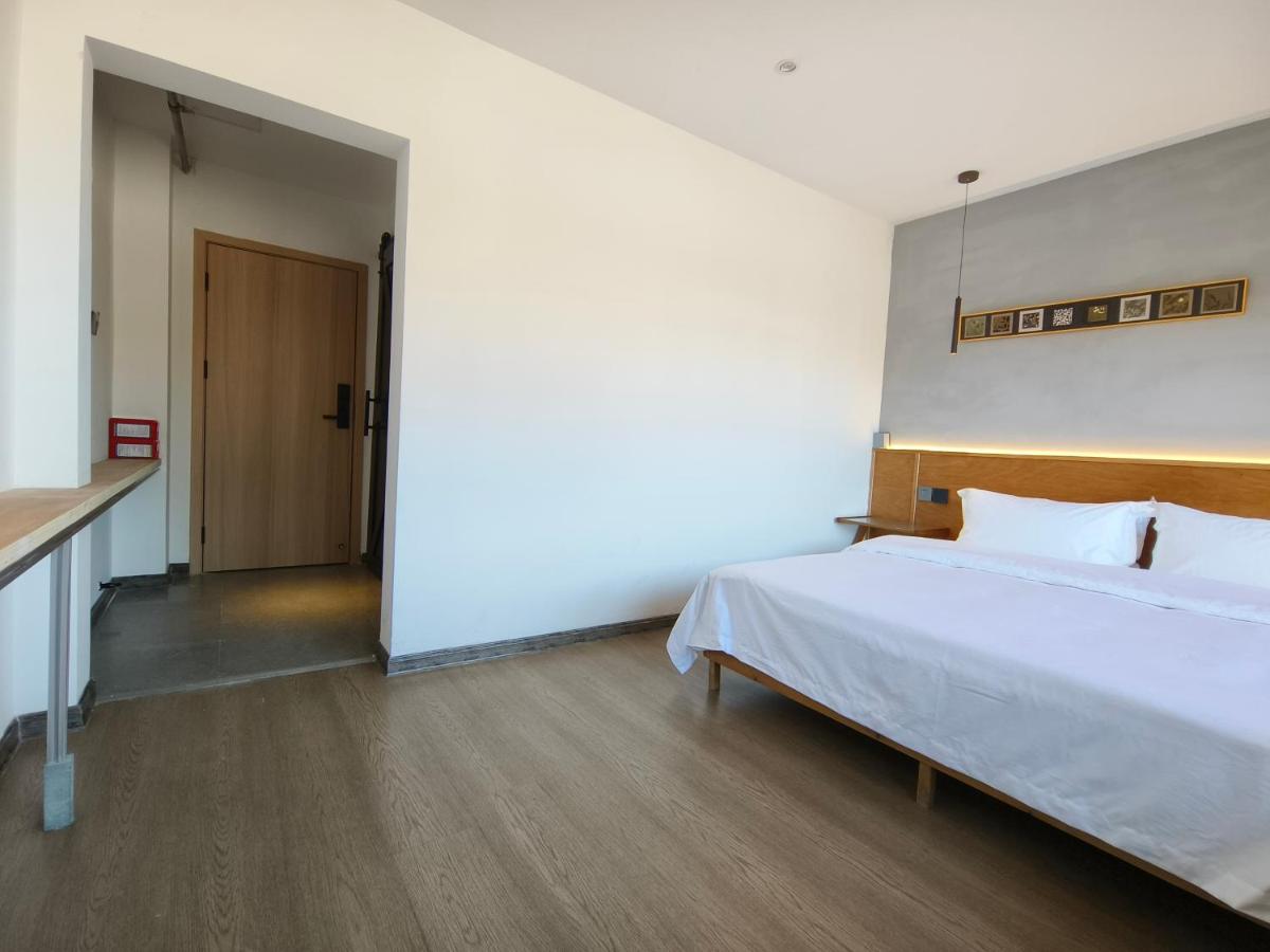 Standard Queen Room