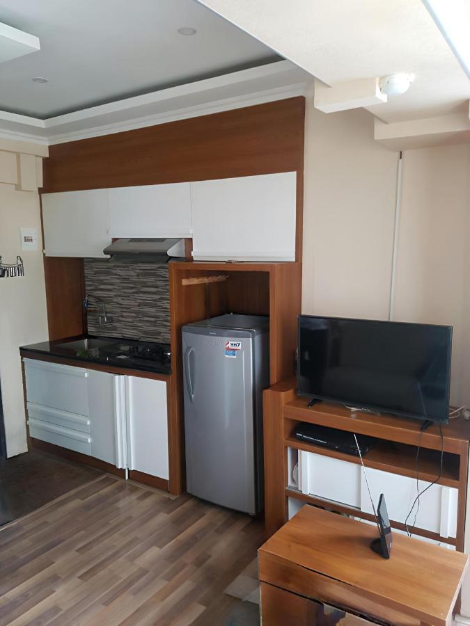 One-Bedroom Apartment with Balcony