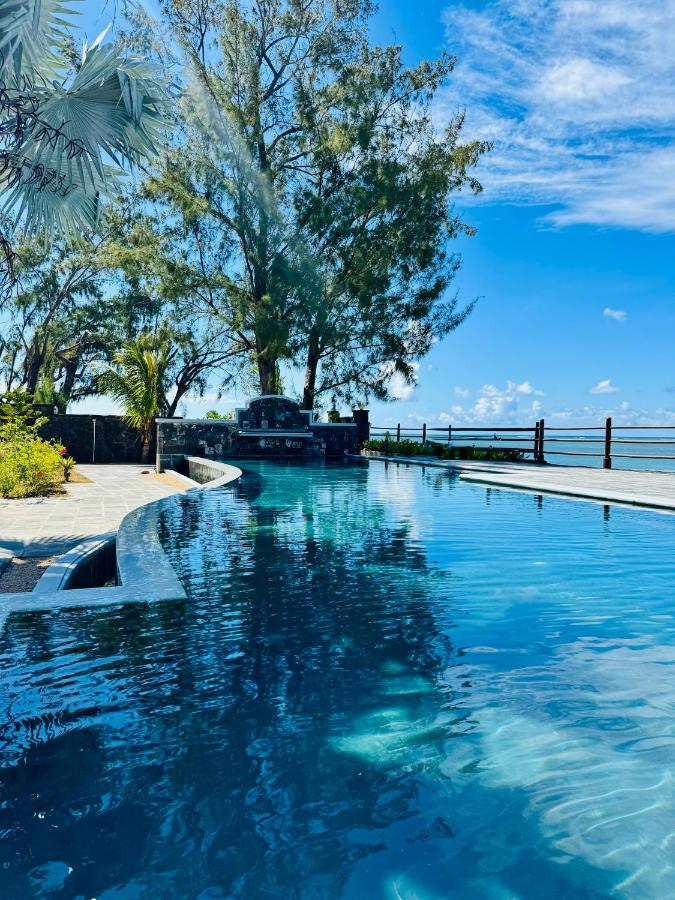 Coin de Mire Beachfront Duplex - B&B