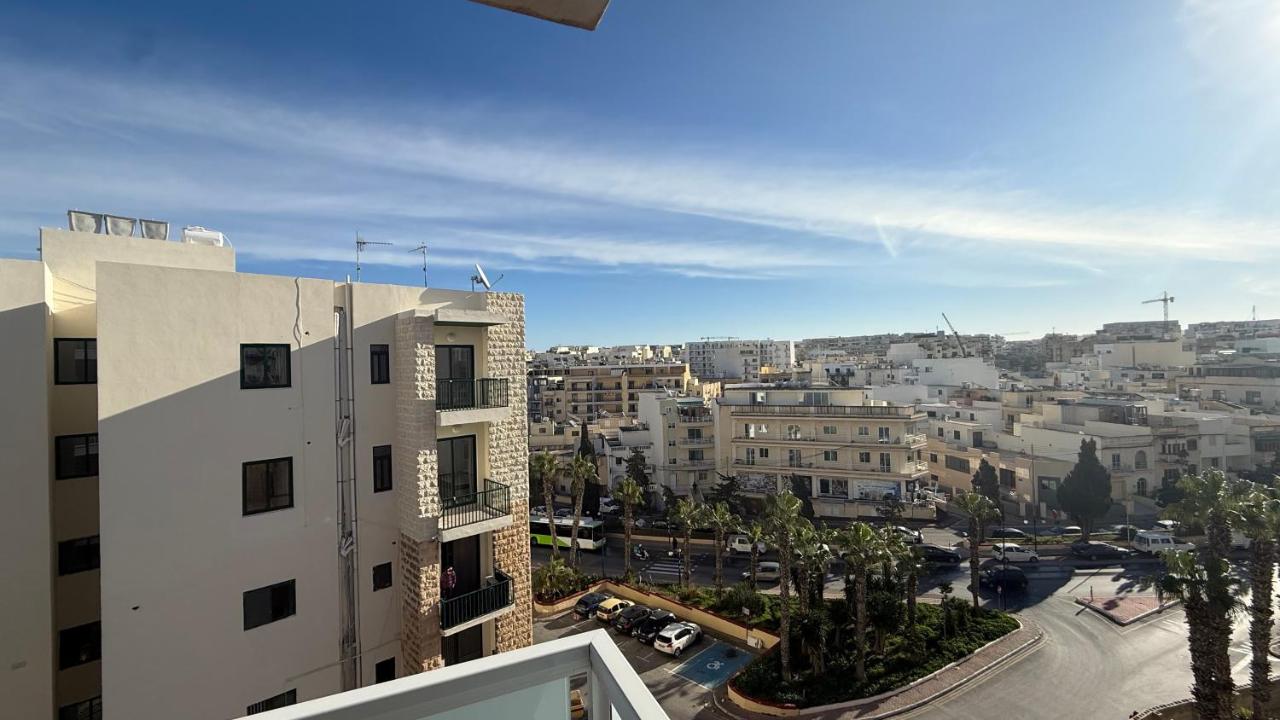 Bugibba modern spacious 2 bedroom apartment with parking - Ferienwohnung