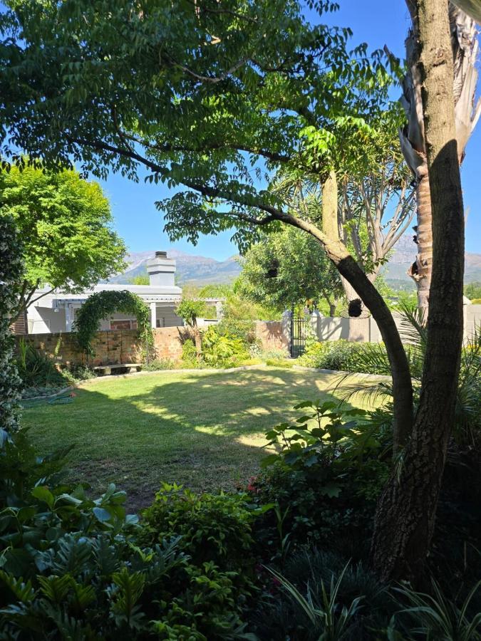 Cozy en-suite room in Wellington with own entrance - B&B