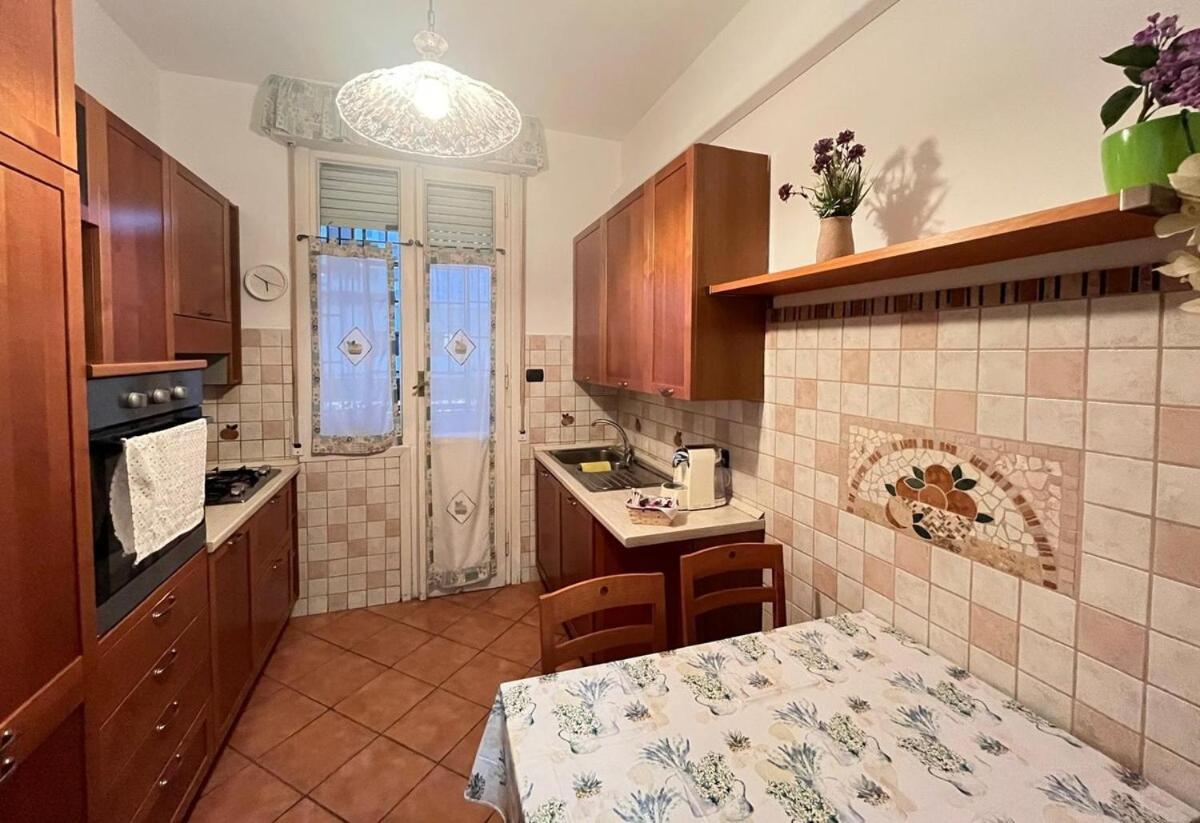 Domus Aury - Cinecittà - B&B Roma