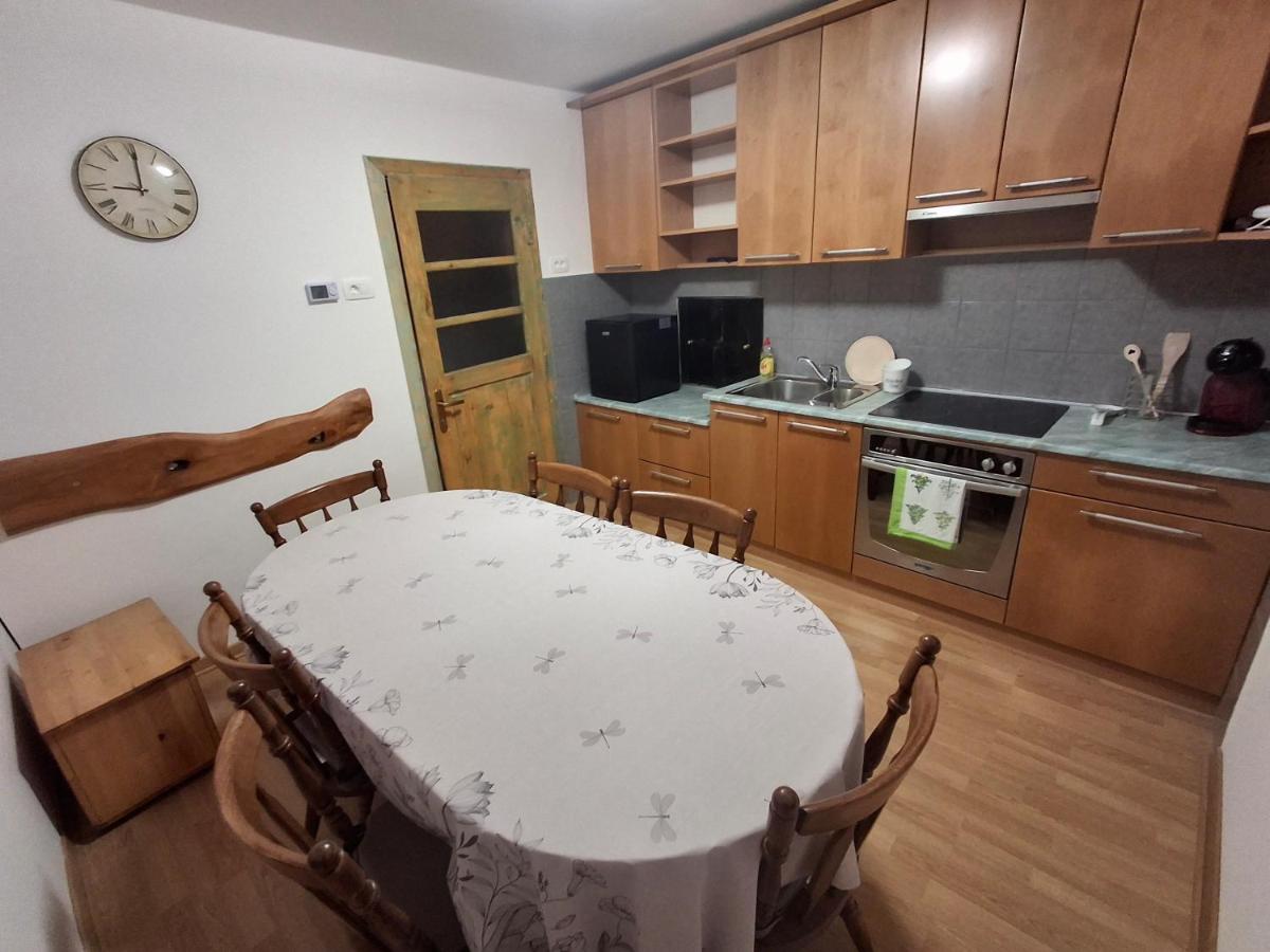 Apartma Hiška Vrh - B&B Borgovecchio di Olisa
