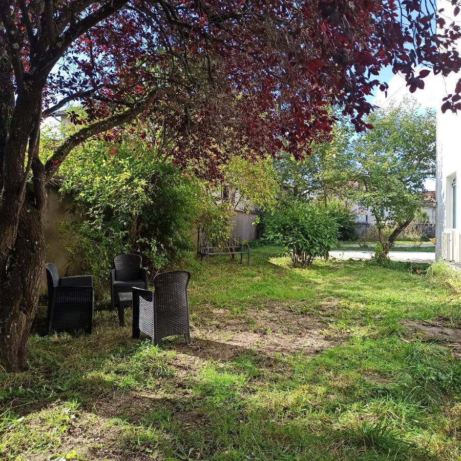 Gîte Le Français VERDUN 4 pers,climatisé,grand garage,jardin 3 étoiles - Bed and Breakfast