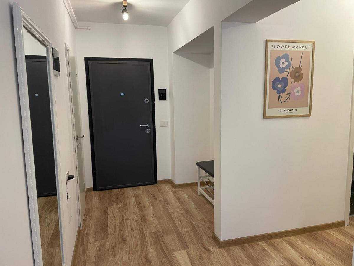 Urban Glow, 2 Bedroom Cosy Apartment - Coresi Mall - B&B Braşov