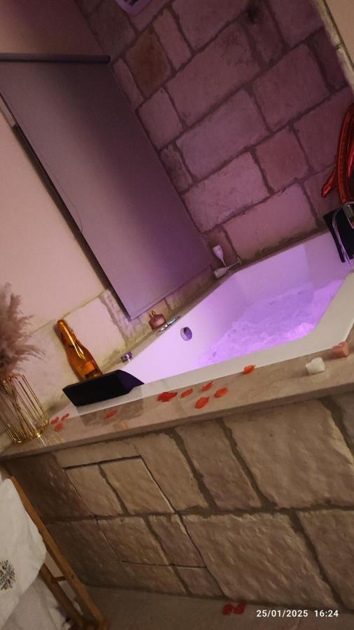 Queen Room with Spa Bath