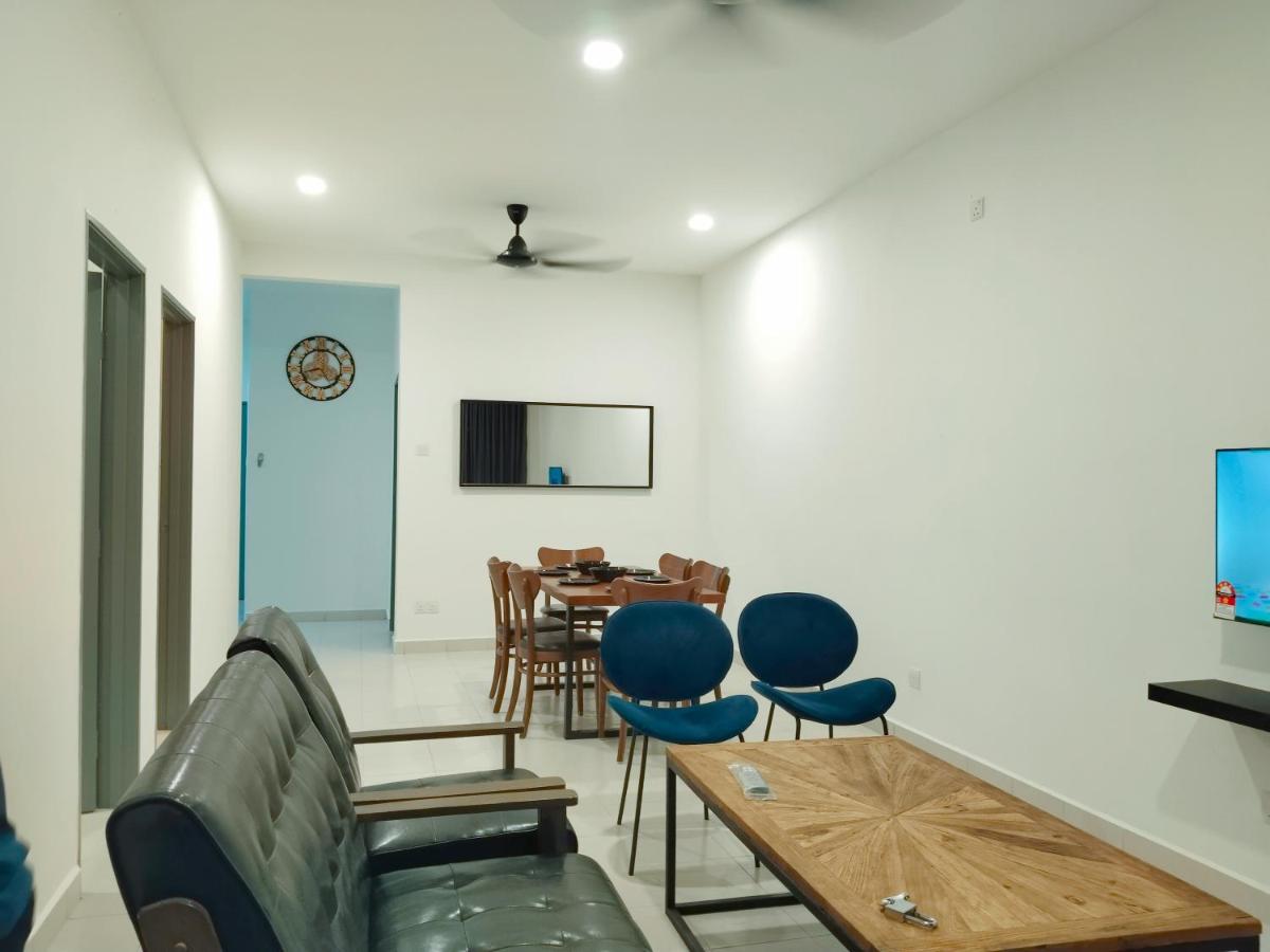 Carnation Homestay Kota Tinggi - B&B