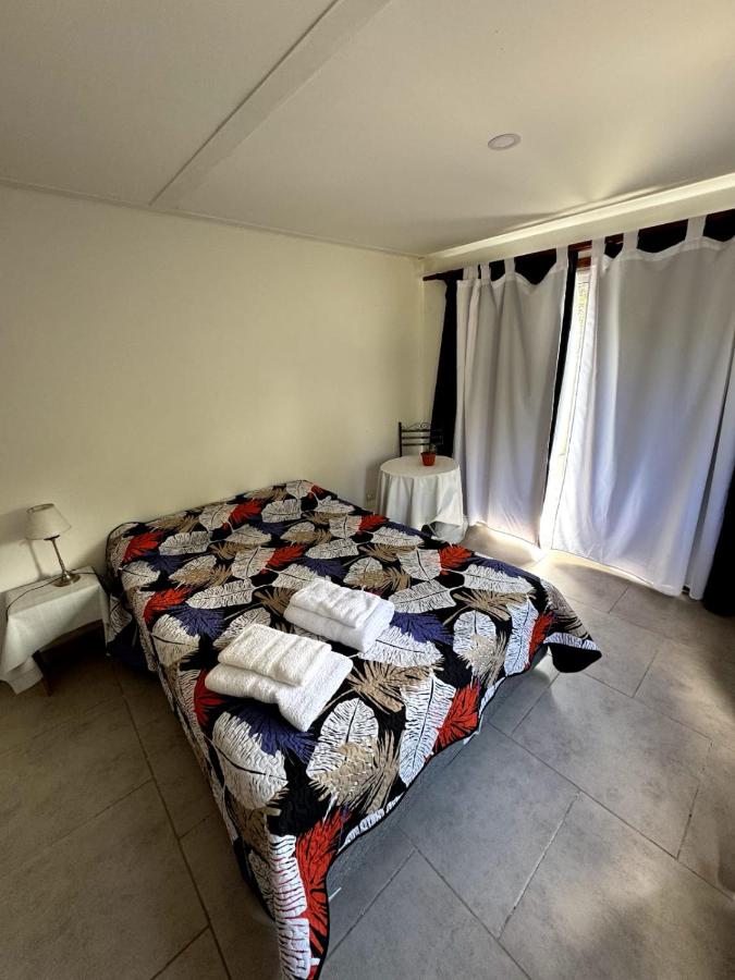 Habitación con cama grande