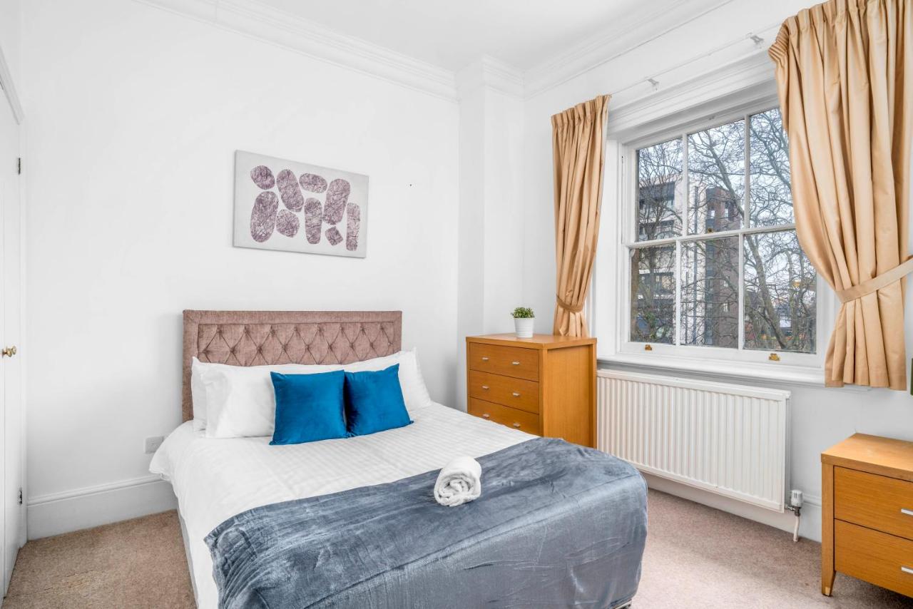 SPACIOUS London Canary Wharf Apartments Near London 02 Arena, ExCel Exhibition Centre, with Free Parking & WiFi - B&B