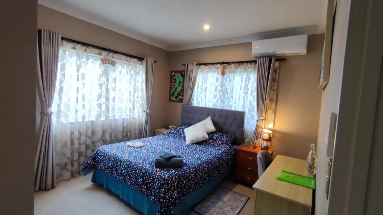 Monique's AirCon Rm Prvt BthRm TV - B&B Auckland