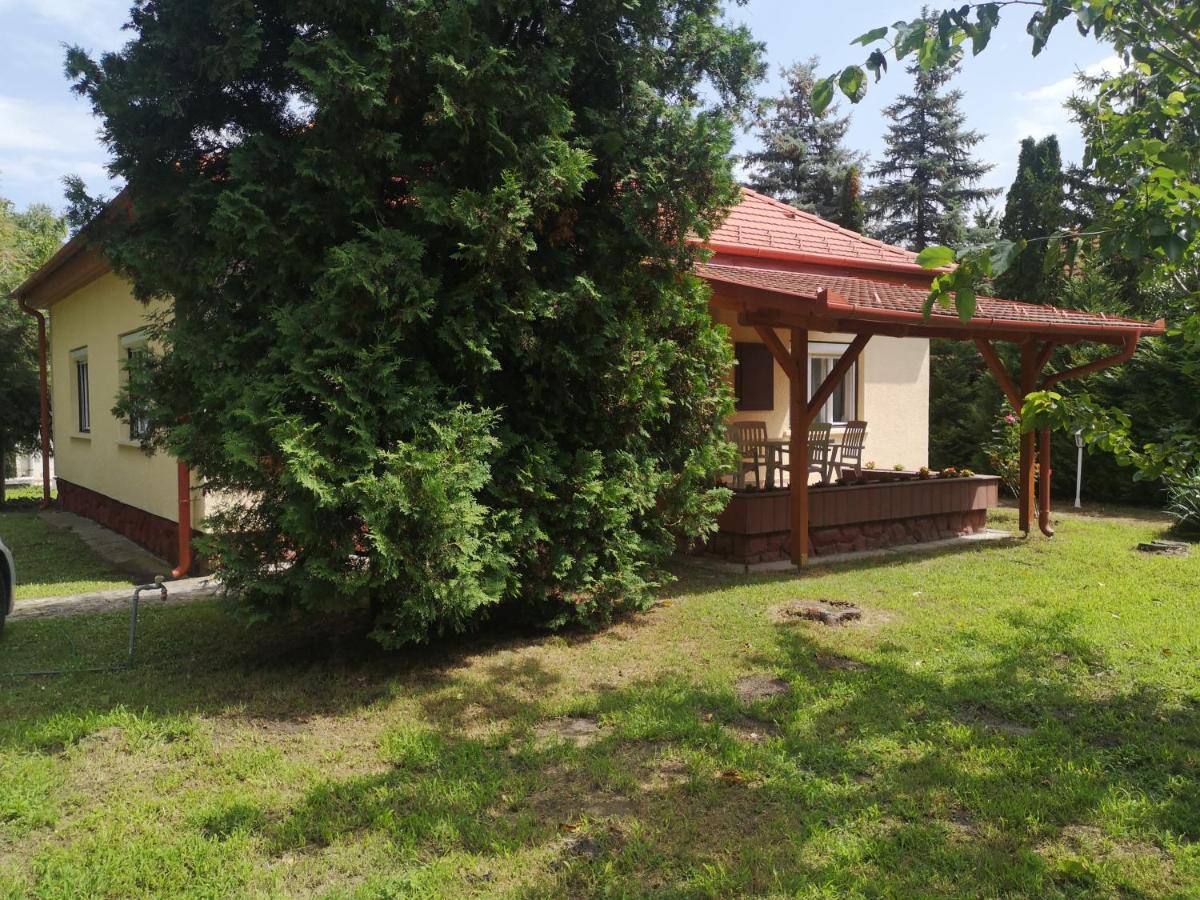 Júlia Vendégház Balatonkeresztúr - B&B Balatonkeresztúr