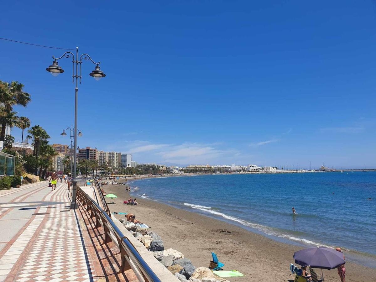 797 Holiday Rentals- Amplio estudio en Puerto Marina - B&B