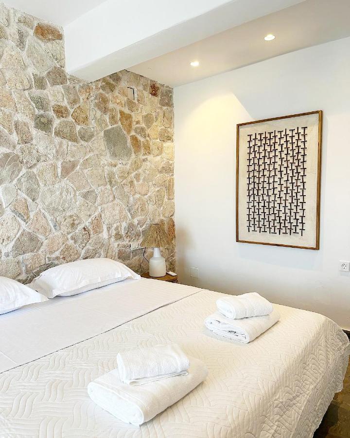 Deluxe Double Room (2 Adults + 1 Child)