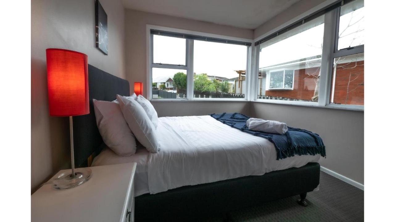 3-bedroom 2-bathroom Bright & Sunny Family home - Chambres d’hôtes