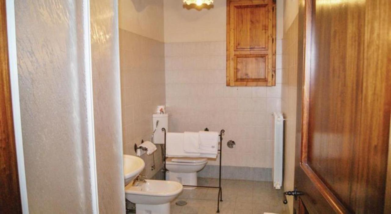 Appartamento con 2 Camere da Letto e Vista Piscina