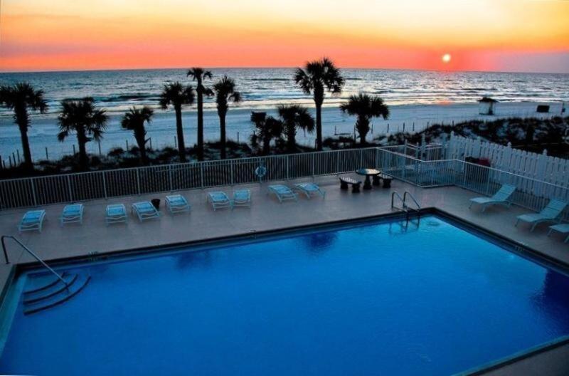 2 BD 2 and half BA Two Story Beach Haven Pet Friendly with Golf Cart - Chambres d’hôtes Panama City Beach