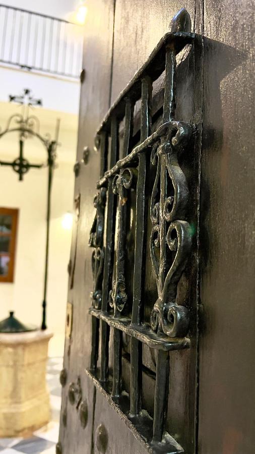 Wehostcostaluz Le Petit Palace Catedral con parking gratuito - B&B Jerez de la Frontera