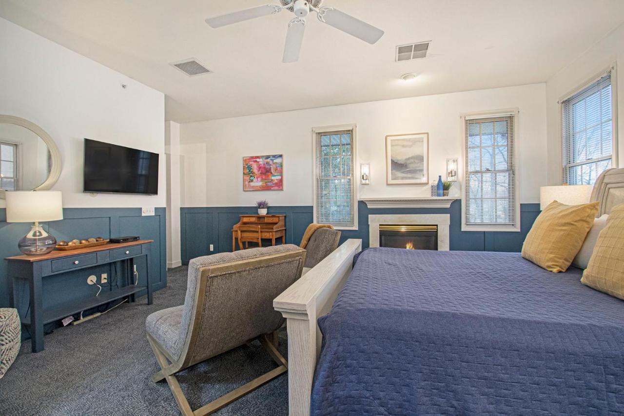 Deluxe Suite with Spa Bath