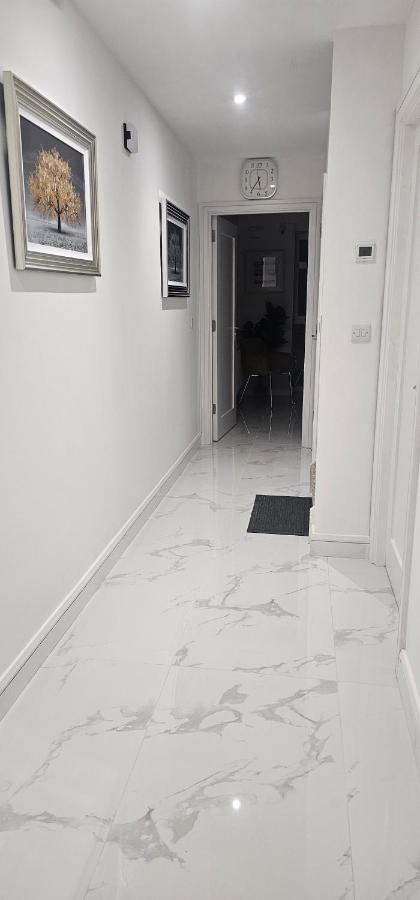 Abi's World - 23 Kilmartin Grove Green, Hollystown, Dublin 15 - Chambres d'hôtes Dublin