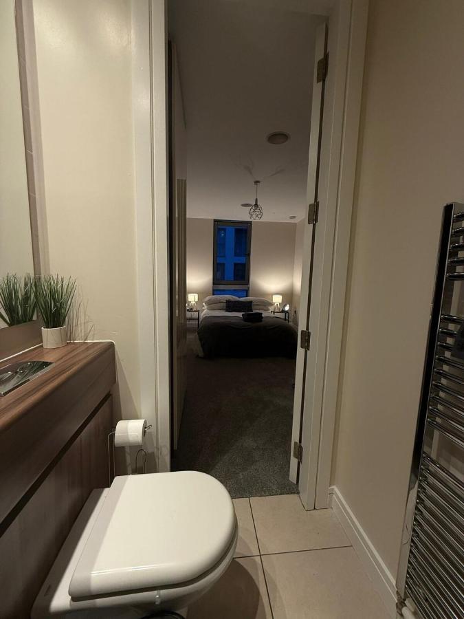 2 bedroom Titanic Apartment - 1 night stays! - Chambres d’hôtes Belfast