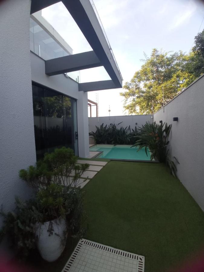 Casa alto padrão , para 10 pessoas, com piscina em Foz - B&B
