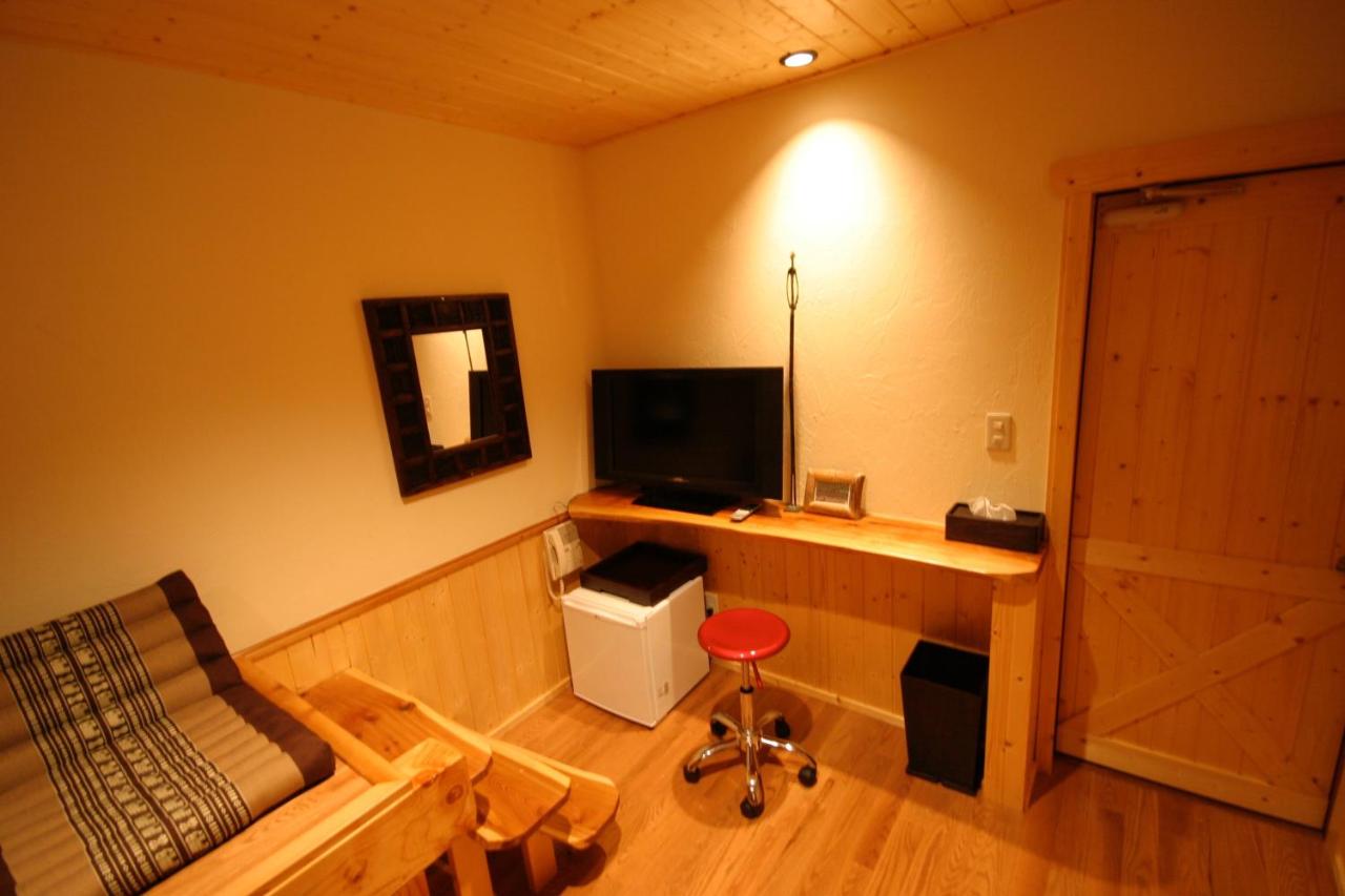 103 Deluxe Maisonette Twin Room with Shared Bathroom with Private Toilet