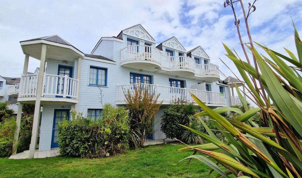 "LE VENDEE GOLF" Appartement 8 personnes, vue golf, accès piscines gratuit, village vacances - Bed and Breakfast