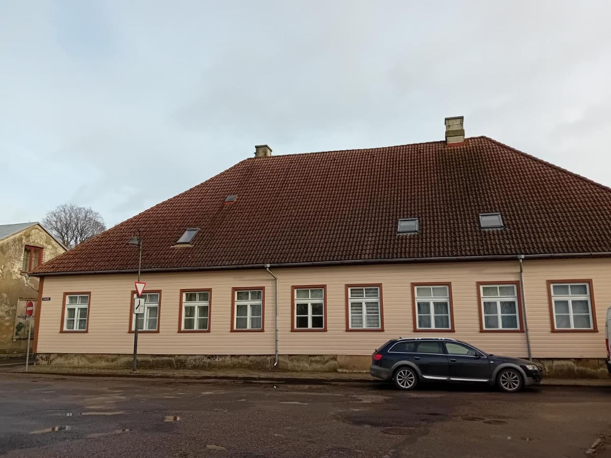 Hubane saunaga korter Kuressaare vanalinnas - B&B